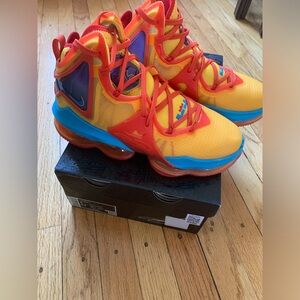 Nike Air Lebron XIX Toon Squad Basketball High Top Shoes Size 8